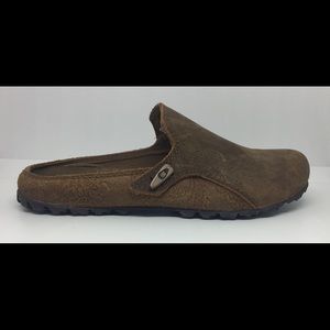 louis vuitton oak slip on clogs